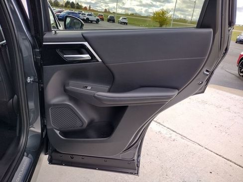 New 2025 Mitsubishi Outlander SE image 31