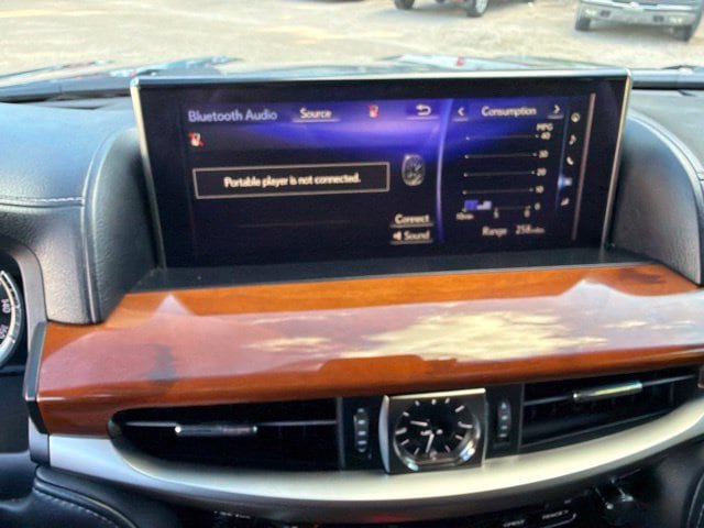 Used 2017 Lexus LX 570 4WD w/ Luxury Package image 32