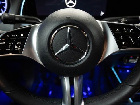 Certified 2024 Mercedes-Benz GLB 250 4MATIC image 19