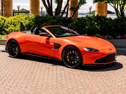 Used 2023 Aston Martin V8 Vantage Roadster RWD image 42
