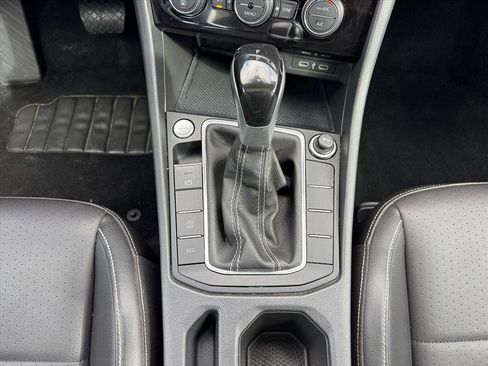 Used 2024 Volkswagen Jetta SE FWD image 17