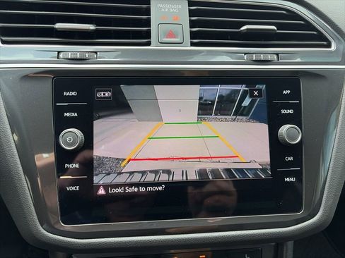 Used 2023 Volkswagen Tiguan SE AWD/4WD image 15