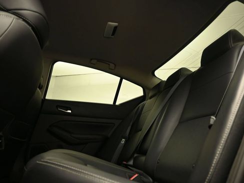 Used 2024 Nissan Altima 2.5 SL FWD image 13