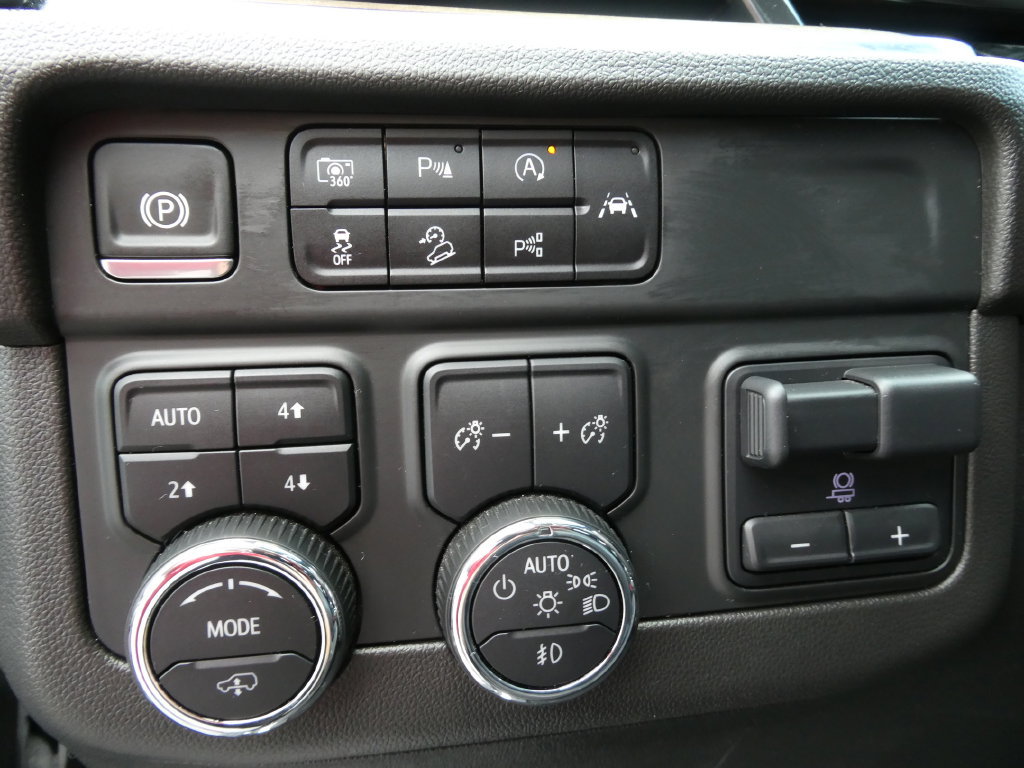 Certified 2025 Chevrolet Suburban High Country AWD/4WD image 29