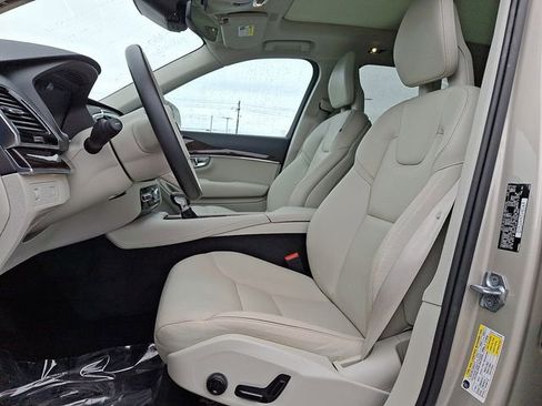 Used 2017 Volvo XC90 T6 Momentum w/ Vision Package image 14