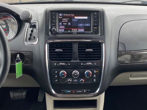 Used 2014 Dodge Grand Caravan SXT image 23