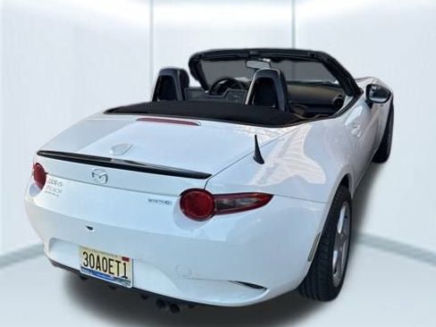 Used 2021 MAZDA MX-5 Miata Club image 2