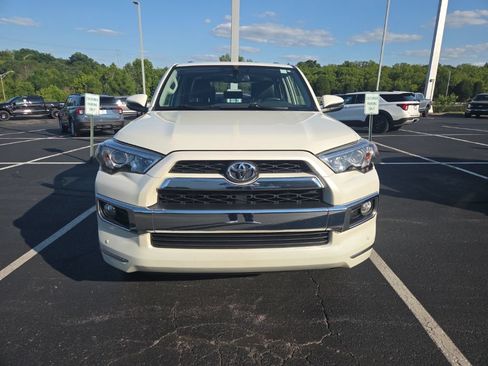 Used 2018 Toyota 4Runner Limited AWD/4WD image 2