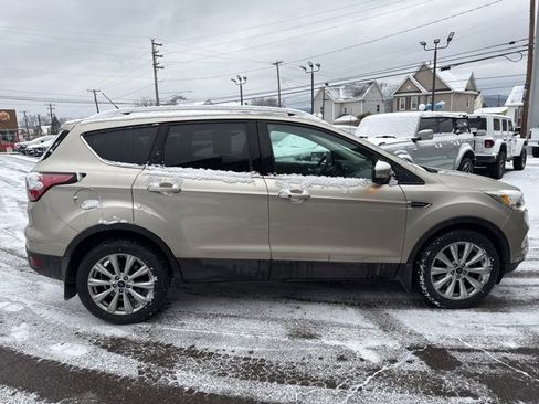 Used 2017 Ford Escape Titanium image 5