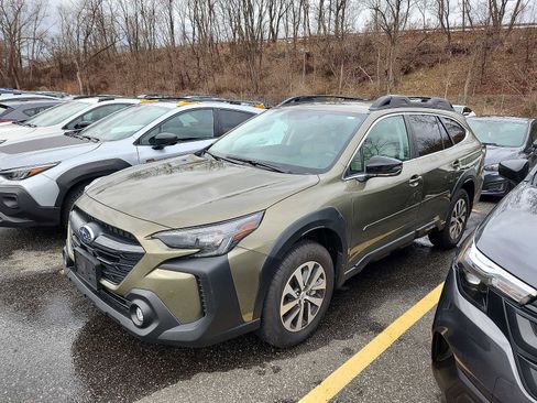 Certified 2025 Subaru Outback Premium image 3