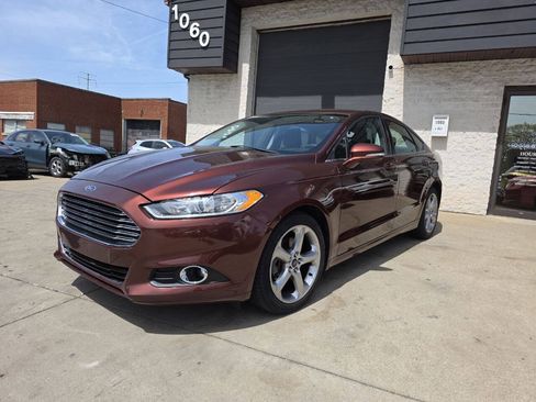 Used 2015 Ford Fusion SE w/ Equipment Group 201A FWD image 3