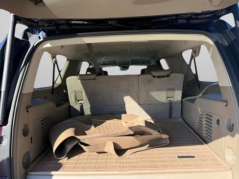 Used 2019 Chevrolet Suburban LT image 7