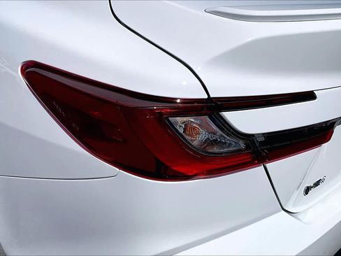 Used 2025 Toyota Camry SE FWD image 28
