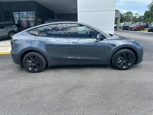 Used 2023 Tesla Model Y Long Range AWD/4WD image 2