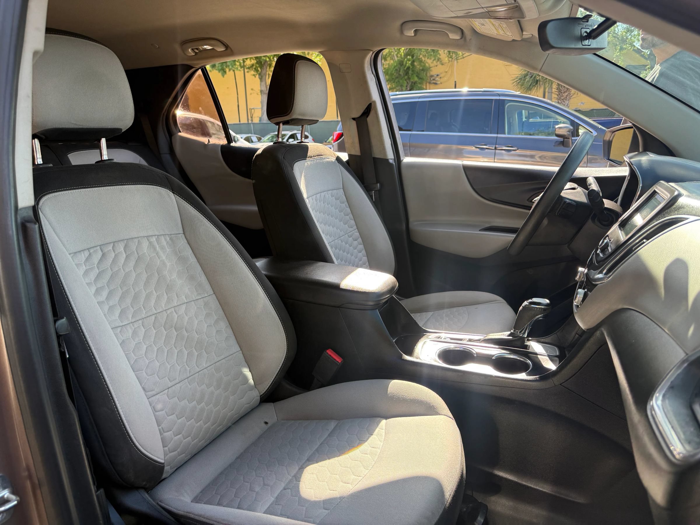 Used 2019 Chevrolet Equinox LS FWD image 16