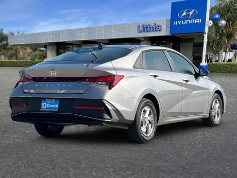 New 2026 Hyundai Elantra SE image 2