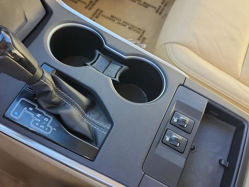 Used 2015 Toyota Camry XLE image 29