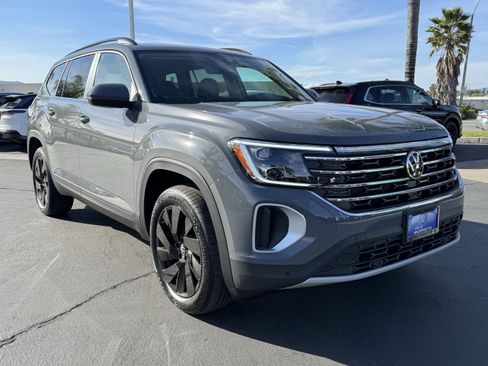 New 2026 Volkswagen Atlas SE image 2