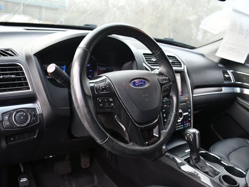 Used 2019 Ford Explorer Limited w/ Ford Safe & Smart Package image 8