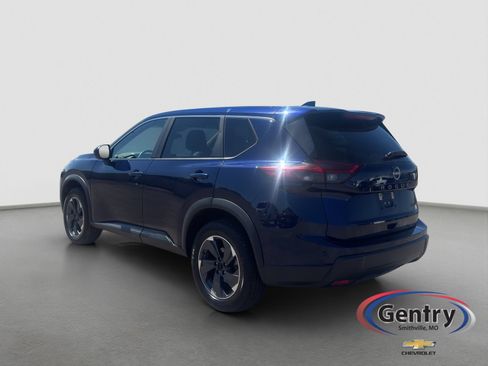 Used 2024 Nissan Rogue SV FWD image 4