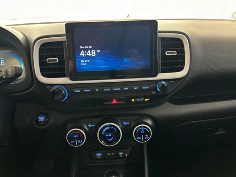 Used 2023 Hyundai Venue Limited FWD image 23