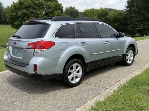 Used 2013 Subaru Outback 2.5i Premium w/ All-Weather Pkg AWD/4WD image 16