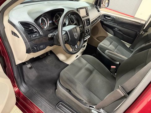 Used 2019 Dodge Grand Caravan SE image 35