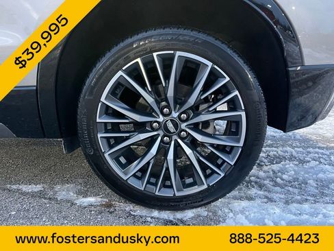 Used 2024 Cadillac XT4 Sport image 10
