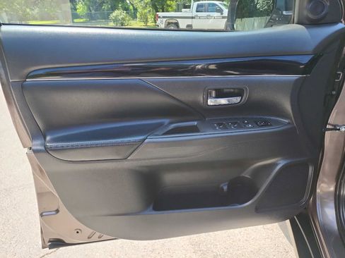 Used 2019 Mitsubishi Outlander SE FWD image 12