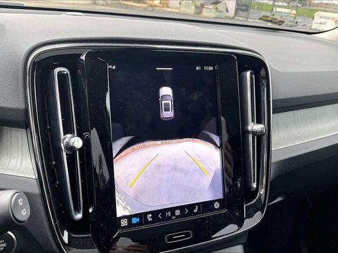 Used 2025 Volvo XC40 B5 Core w/ Protection Package Premier image 24