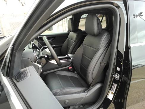 Used 2023 Mercedes-Benz GLC 300 4MATIC image 6