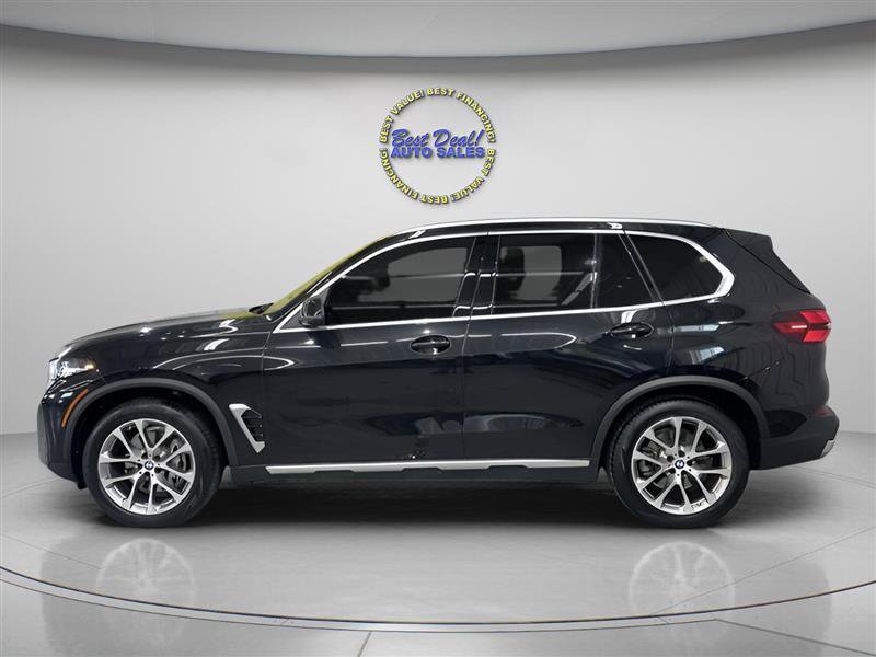 Used 2024 BMW X5 xDrive40i w/ Parking Assistance Package AWD/4WD image 2