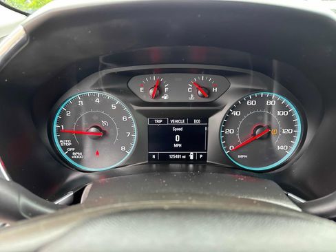 Used 2018 Chevrolet Equinox LT AWD/4WD image 16