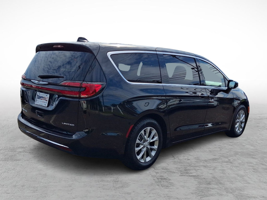 Certified 2026 Chrysler Pacifica Limited FWD image 5