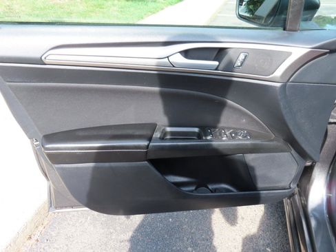 Used 2020 Ford Fusion SE FWD image 16