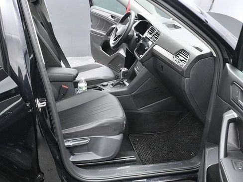 Used 2022 Volkswagen Tiguan SE image 10