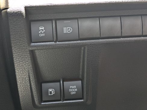 Used 2023 Toyota Sienna Limited image 26