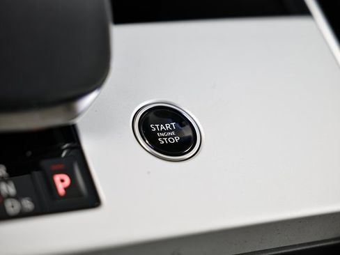 New 2025 Land Rover Range Rover Long Wheelbase SE image 48