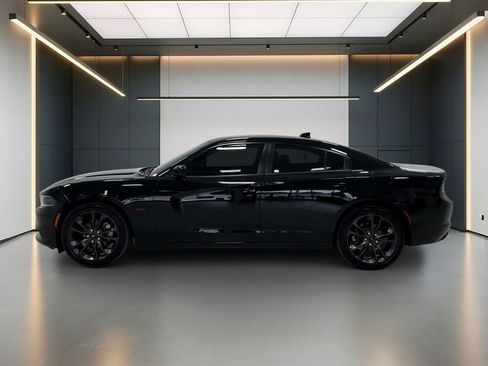 Used 2023 Dodge Charger SXT RWD image 2
