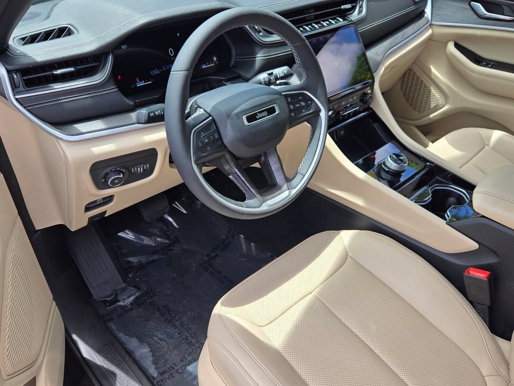 Used 2023 Jeep Grand Cherokee L Limited w/ Luxury Tech Group II RWD image 11