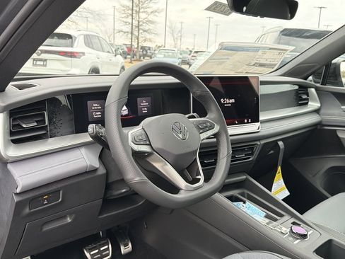 New 2026 Volkswagen Tiguan SE R-Line FWD image 10