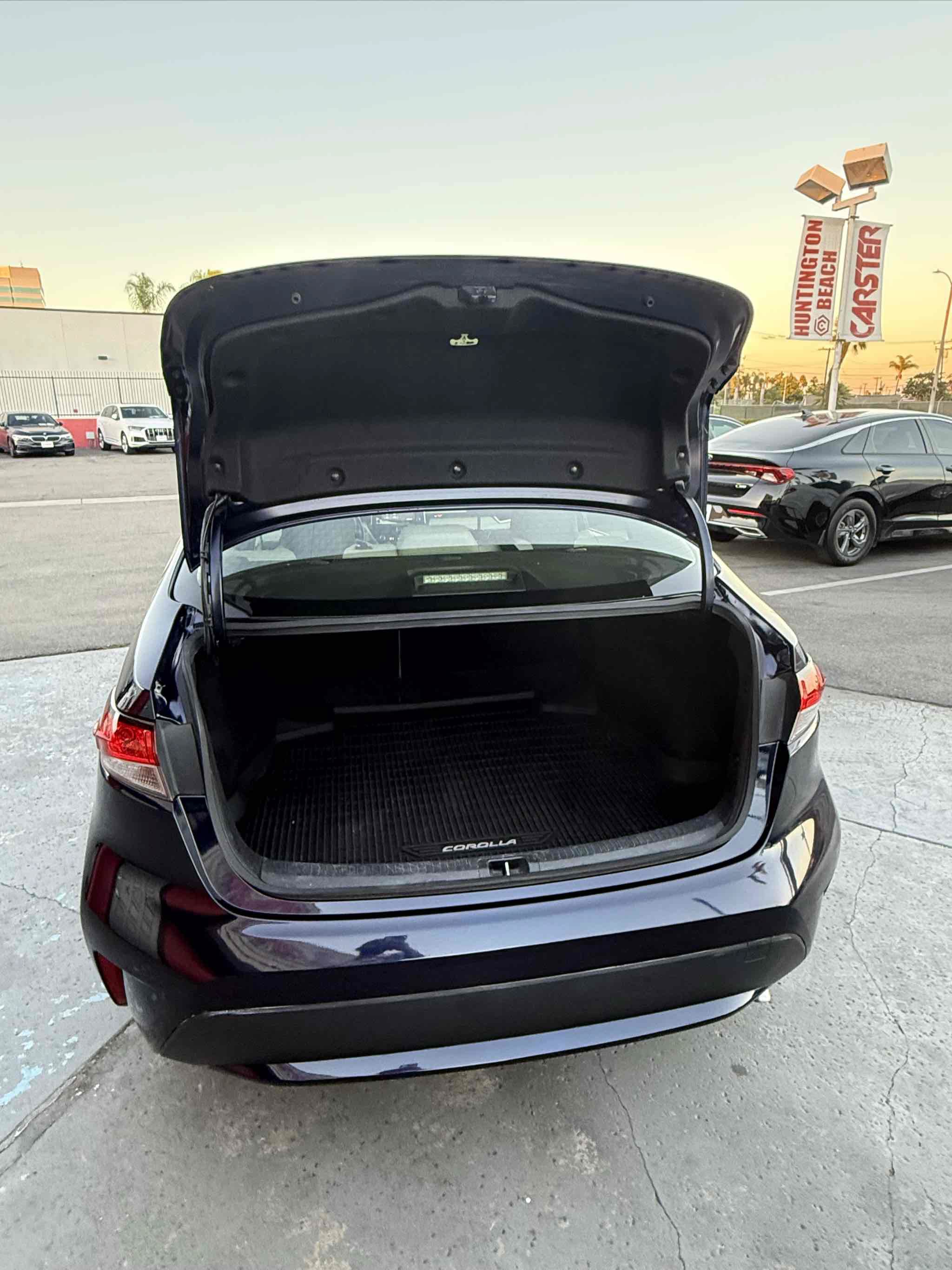 Used 2020 Toyota Corolla LE FWD image 27