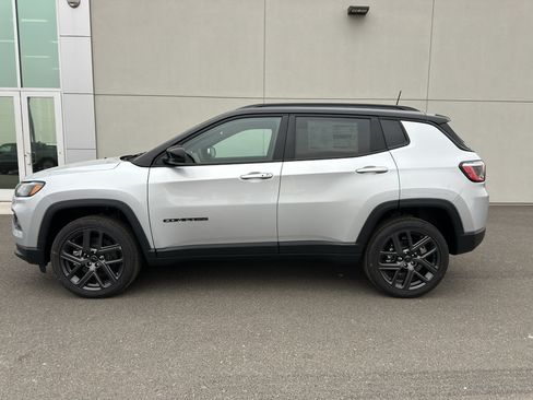 New 2026 Jeep Compass Limited AWD/4WD image 3