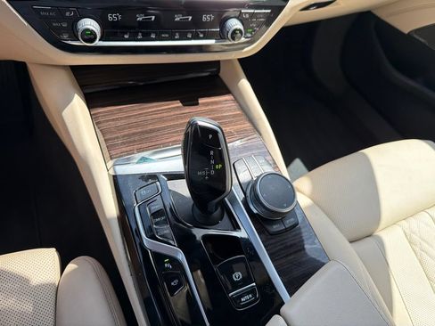 Used 2021 BMW 530i w/ Premium Package RWD image 23