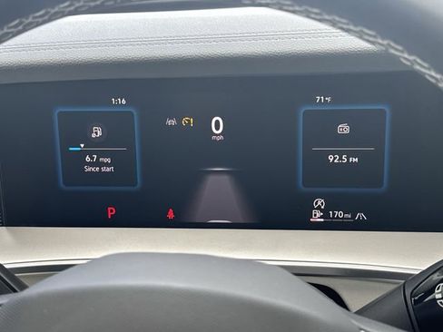 Used 2025 Volkswagen Tiguan SE image 12