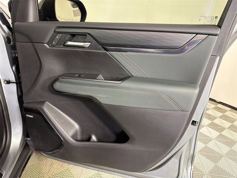 Used 2025 GMC Acadia AT4 image 15