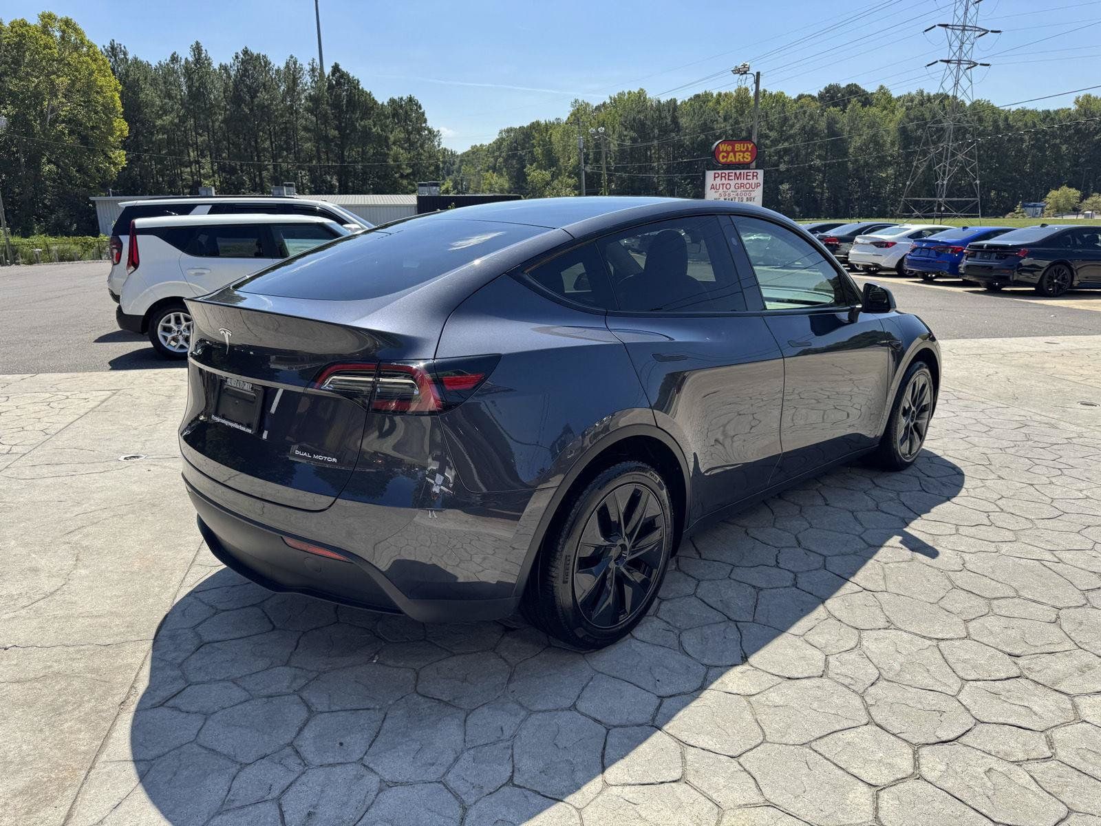 Used 2024 Tesla Model Y Long Range AWD/4WD image 14