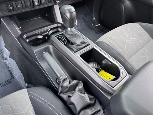 Used 2021 Toyota Tacoma TRD Sport w/ Technology Package image 21