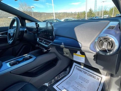 New 2026 Chevrolet Equinox EV LT w/ LPO, Tech Bronze Package FWD image 32