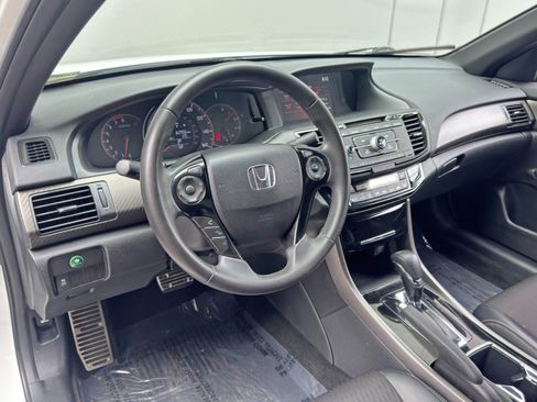 Used 2017 Honda Accord Sport image 12